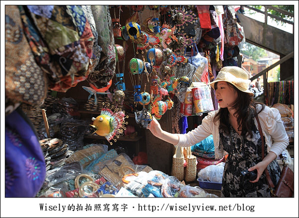 【旅行】2011(印尼)峇里島-05:烏布白金巴士貴賓室、烏布傳統市場(沙龍、服飾、木雕貓)《採購殺價必知心得》 【旅行】2011(印尼)峇里島-05:烏布白金巴士貴賓室、烏布傳統市場(沙龍、服飾、木雕貓)《採購殺價必知心得》