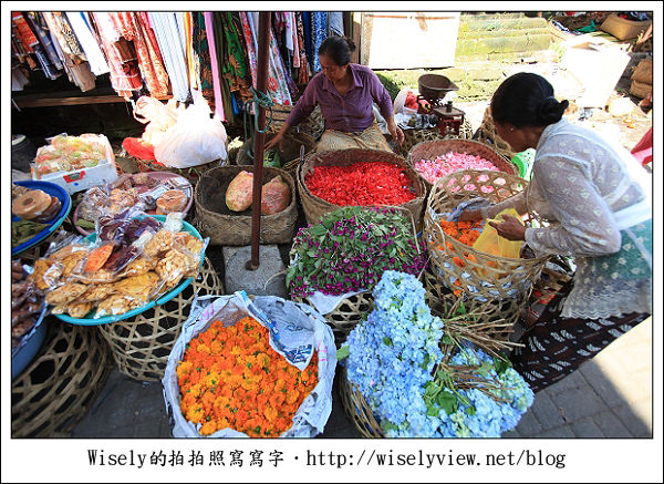 【旅行】2011(印尼)峇里島-05:烏布白金巴士貴賓室、烏布傳統市場(沙龍、服飾、木雕貓)《採購殺價必知心得》 【旅行】2011(印尼)峇里島-05:烏布白金巴士貴賓室、烏布傳統市場(沙龍、服飾、木雕貓)《採購殺價必知心得》