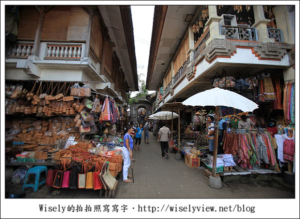 【旅行】2011(印尼)峇里島-05:烏布白金巴士貴賓室、烏布傳統市場(沙龍、服飾、木雕貓)《採購殺價必知心得》 【旅行】2011(印尼)峇里島-05:烏布白金巴士貴賓室、烏布傳統市場(沙龍、服飾、木雕貓)《採購殺價必知心得》