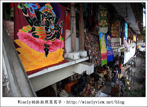 【旅行】2011(印尼)峇里島-05:烏布白金巴士貴賓室、烏布傳統市場(沙龍、服飾、木雕貓)《採購殺價必知心得》 【旅行】2011(印尼)峇里島-05:烏布白金巴士貴賓室、烏布傳統市場(沙龍、服飾、木雕貓)《採購殺價必知心得》