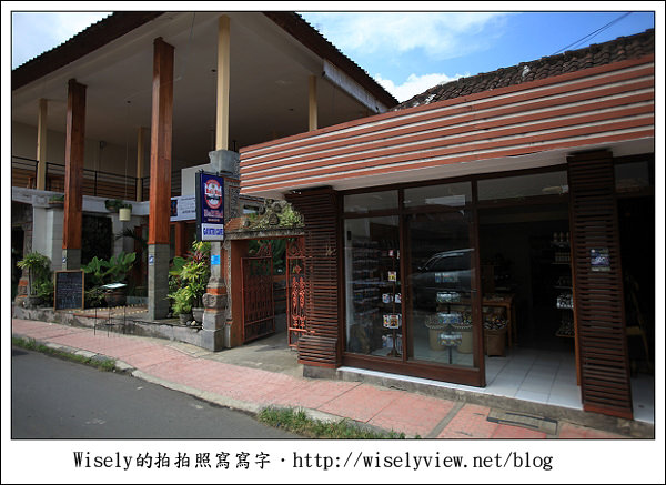 【旅行】2011(印尼)峇里島-06：PuriSaren烏布皇宮、Warung lbu Oka烤豬肉飯、Back To Nature Shop手工香皂店、KOU CUISINE手工果醬店