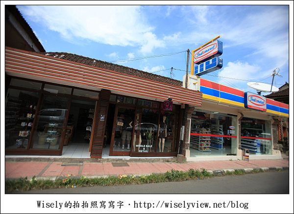 【旅行】2011(印尼)峇里島-06：PuriSaren烏布皇宮、Warung lbu Oka烤豬肉飯、Back To Nature Shop手工香皂店、KOU CUISINE手工果醬店