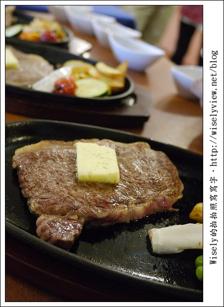 【旅行】2011(日本)沖繩-04：石垣島-公設市場、和牛牛排/燒肉&台灣人常買藥妝品清單《琉球必吃美食推薦》