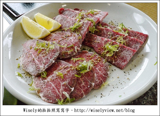 【旅行】2011(日本)沖繩-04：石垣島-公設市場、和牛牛排/燒肉&台灣人常買藥妝品清單《琉球必吃美食推薦》
