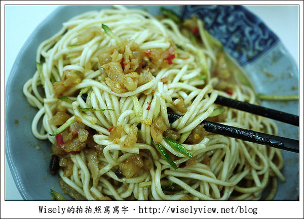 【食記】新北市．新店區：老孫涼麵 (加蘿蔔乾提味，以及滷豬腳特別菜)