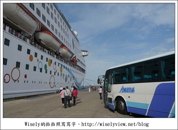 【旅行】2011(日本)沖繩-08：麗星郵輪寶瓶星號(圖多)-結合休閒渡假功能的海上飯店、自助餐品嚐、多項表演設施／適合情侶及全家輕鬆出遊