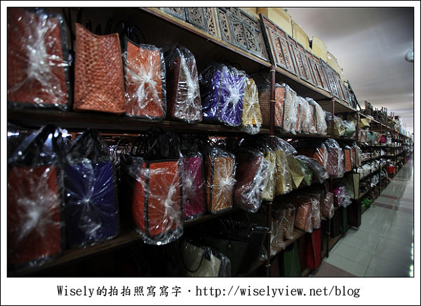 【旅行】2011(印尼)峇里島-13：黃金咖啡工廠、JENGGALA陶瓷工廠、GEVANA大賣場、巴里御燕燕窩店、KUTA(庫塔區)酒吧夜逛