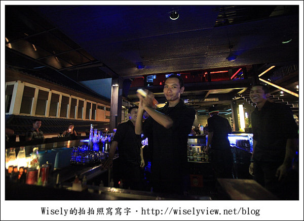 【旅行】2011(印尼)峇里島-13：黃金咖啡工廠、JENGGALA陶瓷工廠、GEVANA大賣場、巴里御燕燕窩店、KUTA(庫塔區)酒吧夜逛