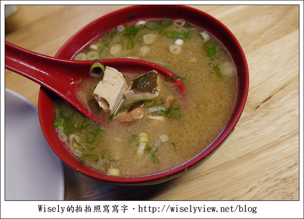 【食記】台北市．萬華區：華西街夜市美食－壽司王關東煮、北港甜湯米糕粥/燒麻糬