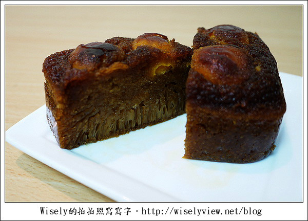 【食記】網購.花蓮名產:理想大地渡假飯店:蜂月餅 (鴨蛋黃口味試吃) 【食記】網購.花蓮名產:理想大地渡假飯店:蜂月餅 (鴨蛋黃口味試吃)