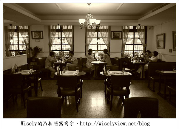 【食記】台北市．中正區：明星咖啡廳-經典懷舊的武昌街一段七號 (秀媛姐GF3新機入手)