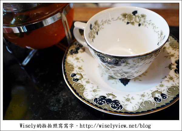 【食記】台北市．中正區：明星咖啡廳-經典懷舊的武昌街一段七號 (秀媛姐GF3新機入手)