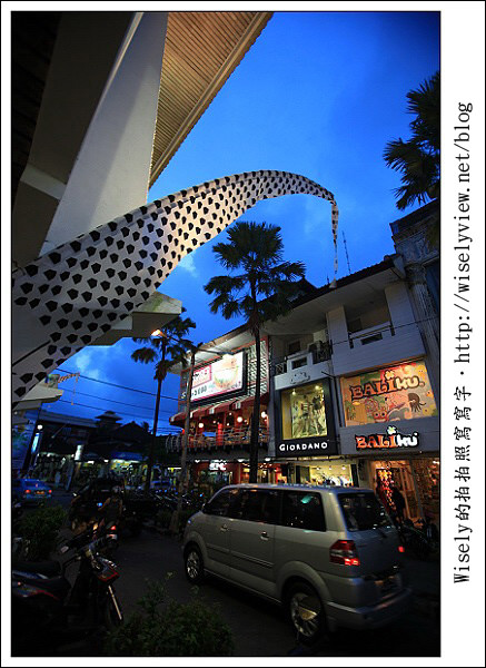【旅行】2011(印尼)峇里島-18：庫塔區市中心隨手拍(Kuta Beach旁)，採買逛街的好去處
