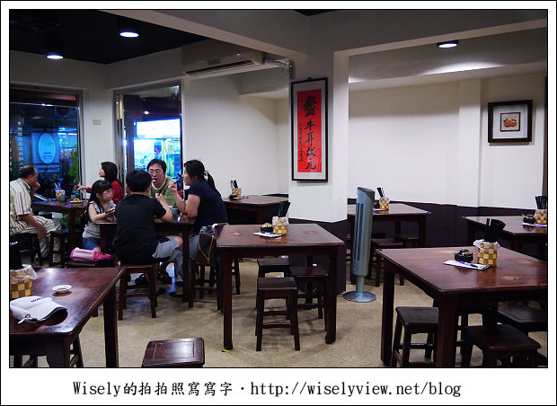 【食記】台北市‧內湖區：牛耳精緻麵館～鄰近捷運西湖站，牛肉麵湯濃麵Q肉大塊