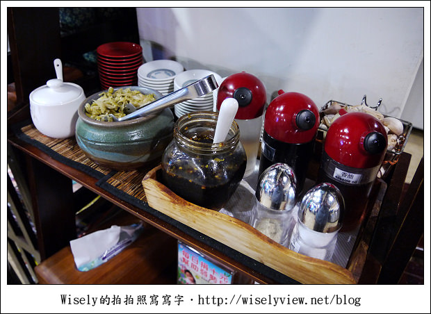 【食記】台北市‧內湖區：牛耳精緻麵館～鄰近捷運西湖站，牛肉麵湯濃麵Q肉大塊