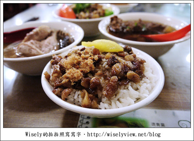 【食記】台北市‧萬華區：四方阿九魯肉飯，油滋滋香噴噴且熱湯不錯喝 @WISELY's 拍拍照寫寫字