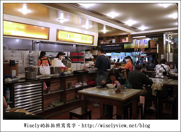 【食記】台北市‧萬華區：四方阿九魯肉飯，油滋滋香噴噴且熱湯不錯喝