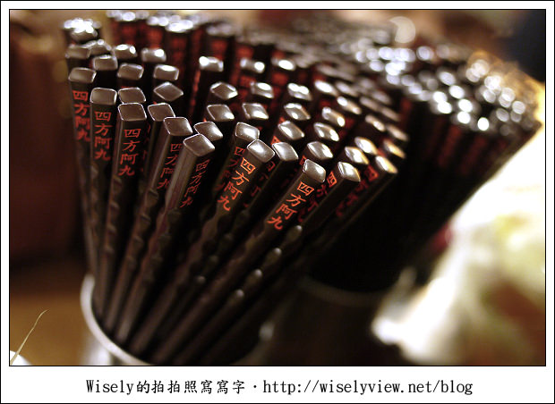 【食記】台北市‧萬華區：四方阿九魯肉飯，油滋滋香噴噴且熱湯不錯喝