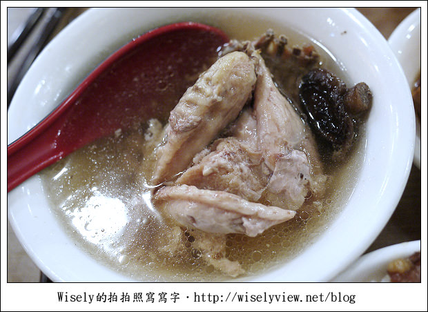 【食記】台北市‧萬華區：四方阿九魯肉飯，油滋滋香噴噴且熱湯不錯喝