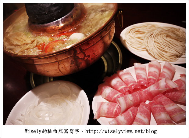 【食記】新北市‧新店區：涮八方-酸菜白肉鍋 + 蒙古烤肉(吃到飽)，就是不太夠味啊！ @WISELY's 拍拍照寫寫字