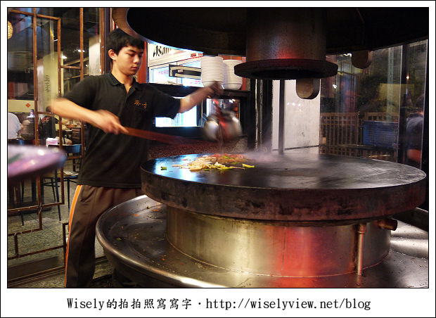 【食記】新北市‧新店區：涮八方-酸菜白肉鍋 + 蒙古烤肉(吃到飽)，就是不太夠味啊！