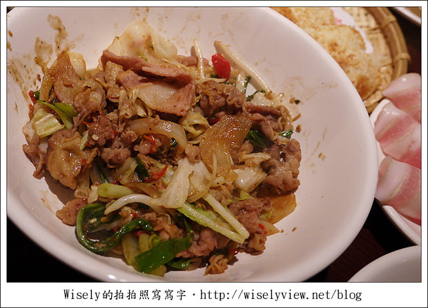 【食記】新北市‧新店區：涮八方-酸菜白肉鍋 + 蒙古烤肉(吃到飽)，就是不太夠味啊！