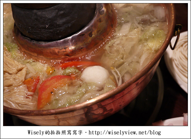 【食記】新北市‧新店區：涮八方-酸菜白肉鍋 + 蒙古烤肉(吃到飽)，就是不太夠味啊！