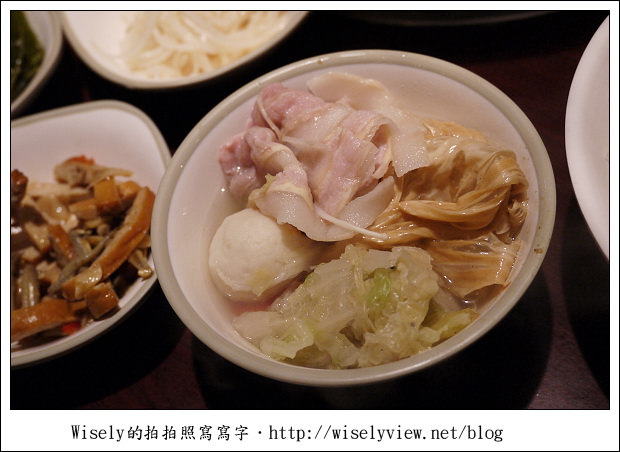 【食記】新北市‧新店區：涮八方-酸菜白肉鍋 + 蒙古烤肉(吃到飽)，就是不太夠味啊！