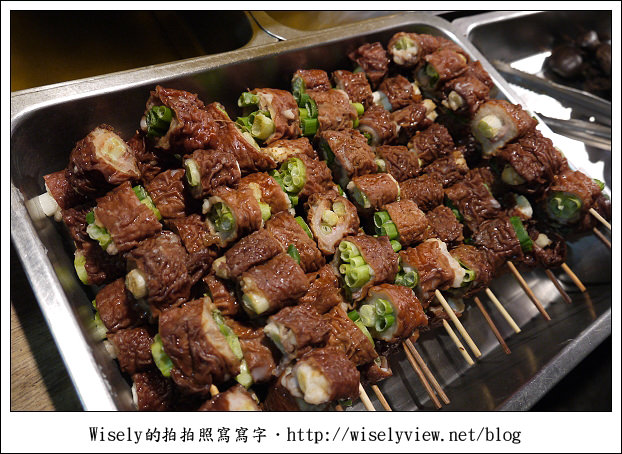 【食記】台東市．台東觀光夜市：30年老店臭豆腐、阿明東山鴨頭、派大星牛排、正氣豆花湯圓，還有沒吃成的津芳冰城(鹹冰棒)