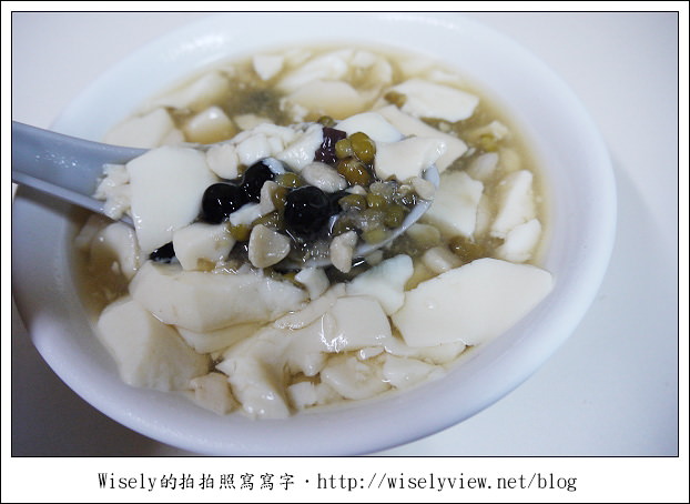 【食記】台東市．台東觀光夜市：30年老店臭豆腐、阿明東山鴨頭、派大星牛排、正氣豆花湯圓，還有沒吃成的津芳冰城(鹹冰棒)