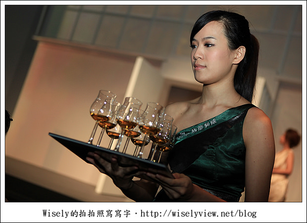 【活動】格蘭利威酒窖珍藏1980跨界合作發表會～白歆惠化身紫薊花女神出席
