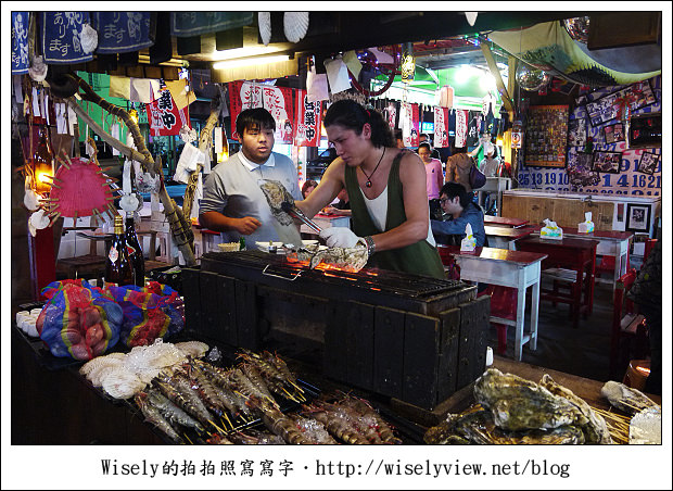 【食記】花蓮．自強夜市：殼燒蝦、老夫子牛排都好吃，來此一定要掃攤的啦！