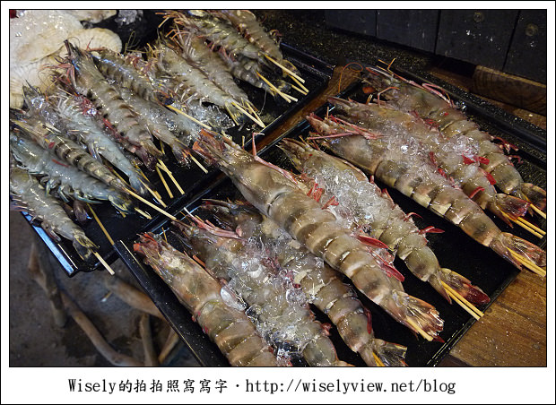 【食記】花蓮．自強夜市：殼燒蝦、老夫子牛排都好吃，來此一定要掃攤的啦！