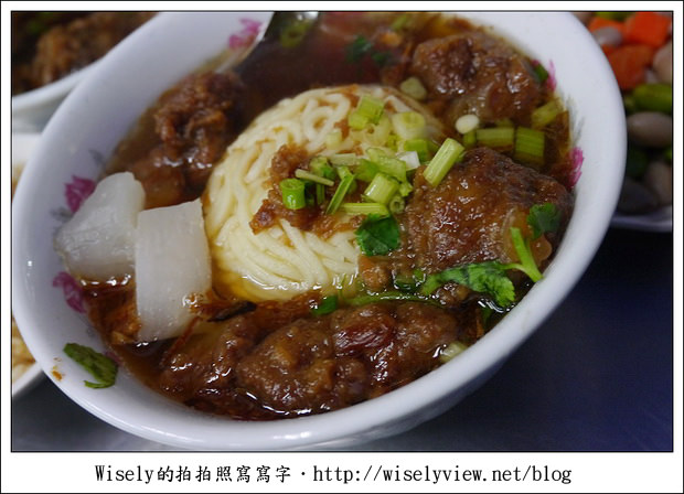 【食記】台北市．萬華區：豐原排骨酥麵＆魯肉飯～逛龍山寺必吃的艋舺美食(廣州街夜市) @WISELY's 拍拍照寫寫字
