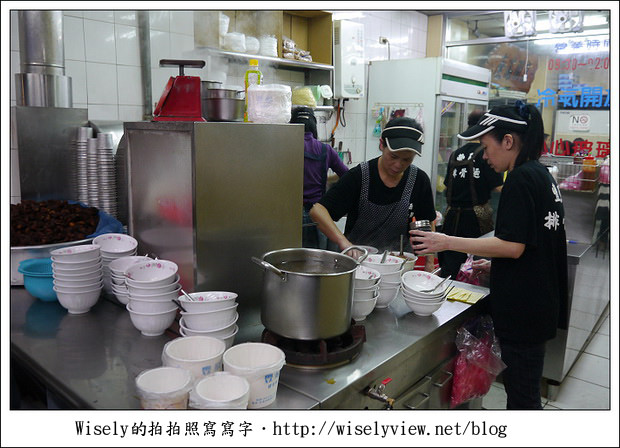 【食記】台北市．萬華區：豐原排骨酥麵＆魯肉飯～逛龍山寺必吃的艋舺美食(廣州街夜市)
