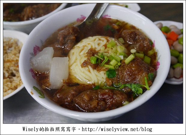 【食記】台北市．萬華區：豐原排骨酥麵＆魯肉飯～逛龍山寺必吃的艋舺美食(廣州街夜市)