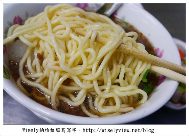 【食記】台北市．萬華區：豐原排骨酥麵＆魯肉飯～逛龍山寺必吃的艋舺美食(廣州街夜市)