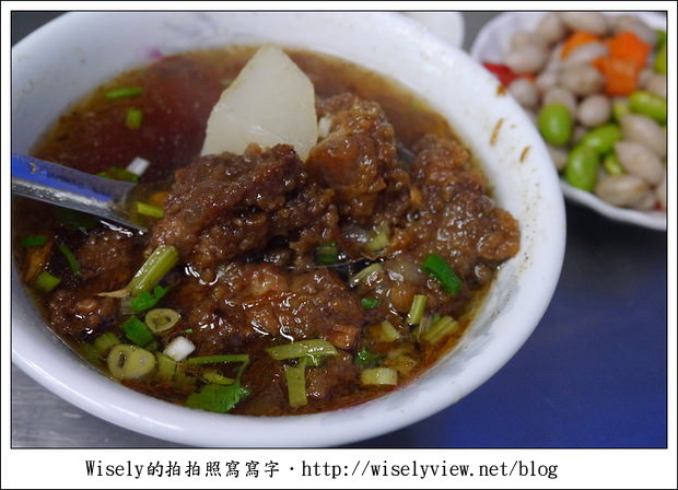 【食記】台北市．萬華區：豐原排骨酥麵＆魯肉飯～逛龍山寺必吃的艋舺美食(廣州街夜市)
