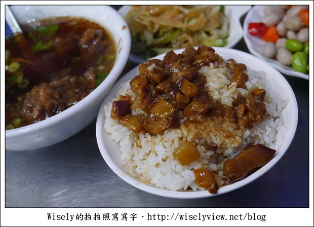 【食記】台北市．萬華區：豐原排骨酥麵＆魯肉飯～逛龍山寺必吃的艋舺美食(廣州街夜市)