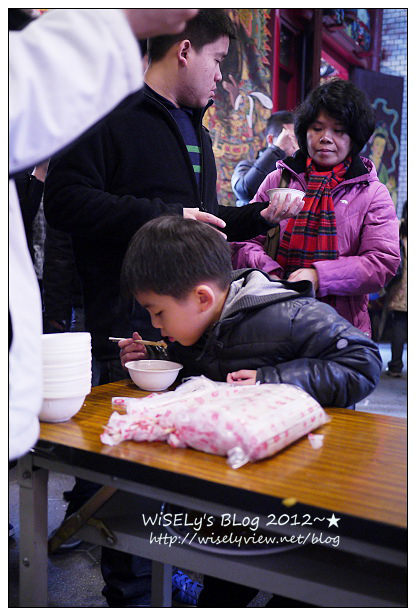【新年】2012宜蘭．大年初一：(龍年)昭應宮拜拜、吃平安齋、安太歲~今年宜保守行事避是非