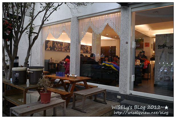 【食記】新北市．新店區：抱飲抱食 PALN PAIS(適合大家庭聚餐場所)~六大四小10個人，一起飽嚐德式和豬排拼盤還吃不完 XD (圖多分頁)