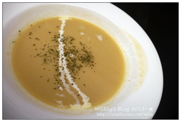 【食記】新北市．新店區：抱飲抱食 PALN PAIS(適合大家庭聚餐場所)~六大四小10個人，一起飽嚐德式和豬排拼盤還吃不完 XD (圖多分頁)