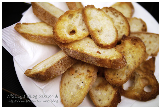 【食記】新北市．新店區：抱飲抱食 PALN PAIS(適合大家庭聚餐場所)~六大四小10個人，一起飽嚐德式和豬排拼盤還吃不完 XD (圖多分頁)