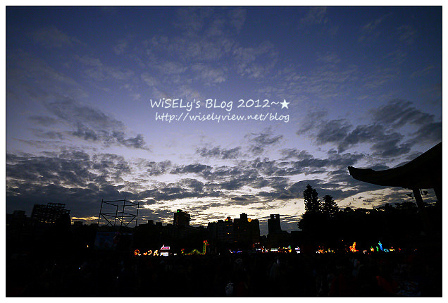 【隨拍】Panasonic Lumix GX1：2012台北元宵燈會-國父紀念堂～”Happy龍”主燈造型及3D水幕投影燈光秀錄影、龍年周邊創意花燈隨拍，花燈燈會拍攝小技巧分享(圖多分頁)