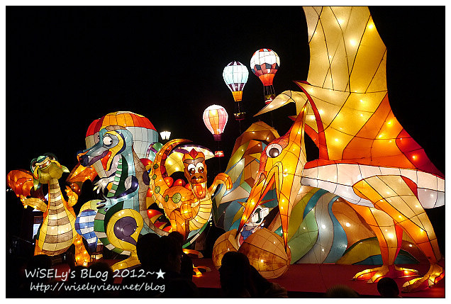 【隨拍】Panasonic Lumix GX1:2012台北元宵燈會-國父紀念堂~”Happy龍”主燈造型及3D水幕投影燈光秀錄影、龍年周邊創意花燈隨拍,花燈燈會拍攝小技巧分享(圖多分頁) 【隨拍】Panasonic Lumix GX1:2012台北元宵燈會-國父紀念堂~”Happy龍”主燈造型及3D水幕投影燈光秀錄影、龍年周邊創意花燈隨拍,花燈燈會拍攝小技巧分享(圖多分頁)