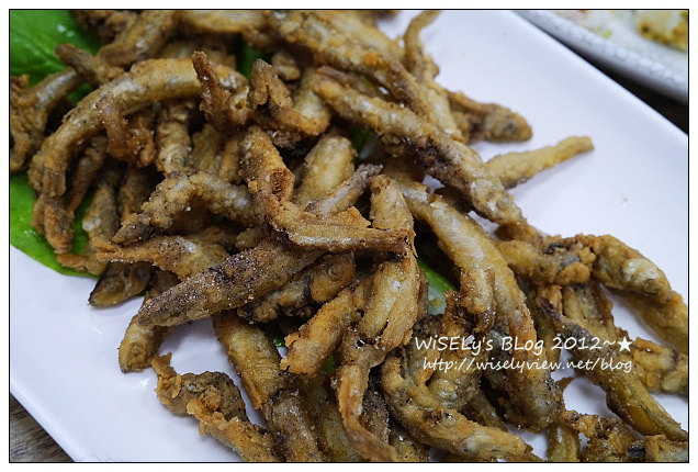 【食記】新北市．坪林區：坪林老街-心心西點麵包店(芋頭/奶酥土司)、全億茶行風味餐熱炒、重機聚集的香草庭園咖啡、遠眺山水的觀魚吊橋 (圖多分頁)