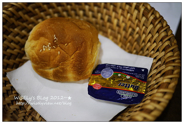 【食記】新北市．三芝區：海角99德州烤肉～完食48盎司(OZ)沙朗牛排，整個人撐到摸肚