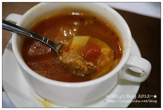 【食記】新北市．三芝區：海角99德州烤肉～完食48盎司(OZ)沙朗牛排，整個人撐到摸肚