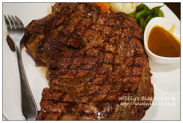 【食記】新北市．三芝區：海角99德州烤肉～完食48盎司(OZ)沙朗牛排，整個人撐到摸肚