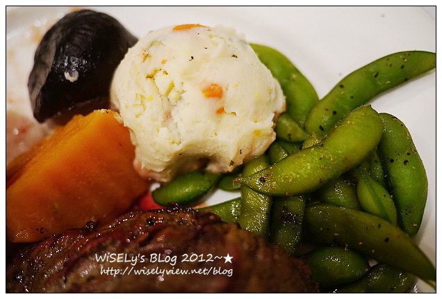 【食記】新北市．三芝區：海角99德州烤肉～完食48盎司(OZ)沙朗牛排，整個人撐到摸肚